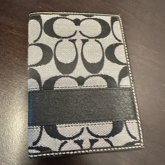 COACH passport wallet - Picture 3 of 4